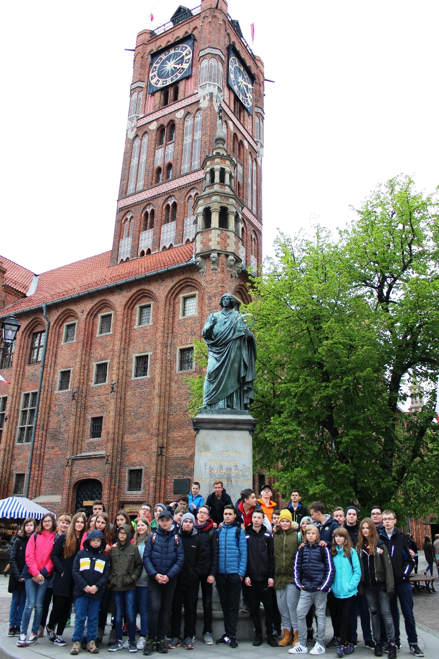 48. Pomnik M. Kopernika w Toruniu