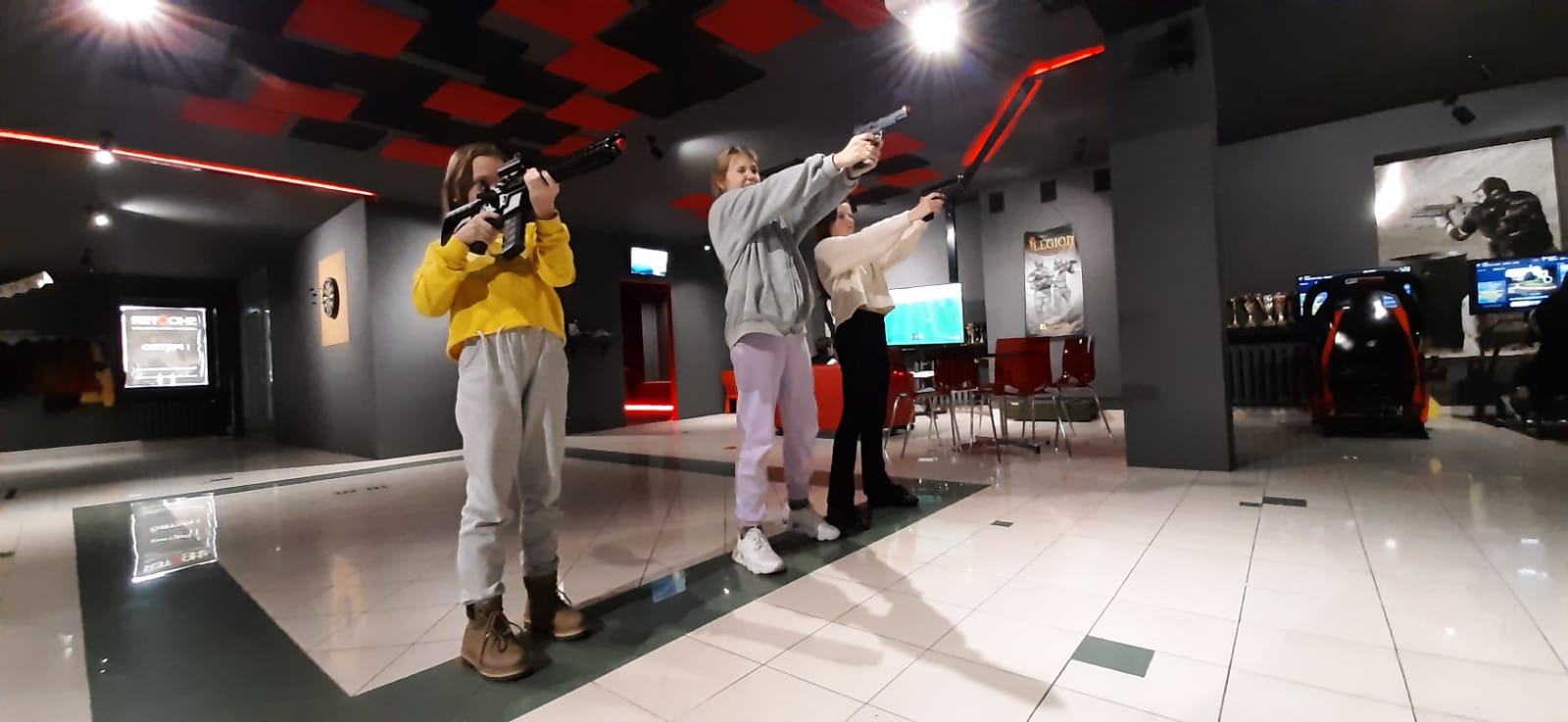 Mikołajkowa zabawa klasy 6 w Studio VR
